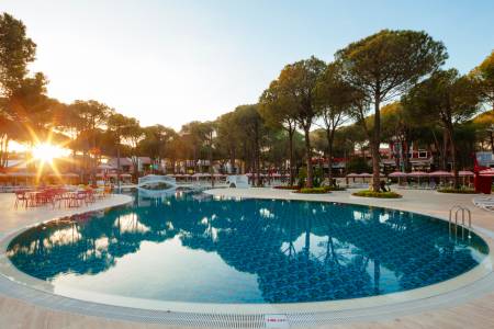 SELECTUM LUXURY RESORT Pools & Beach